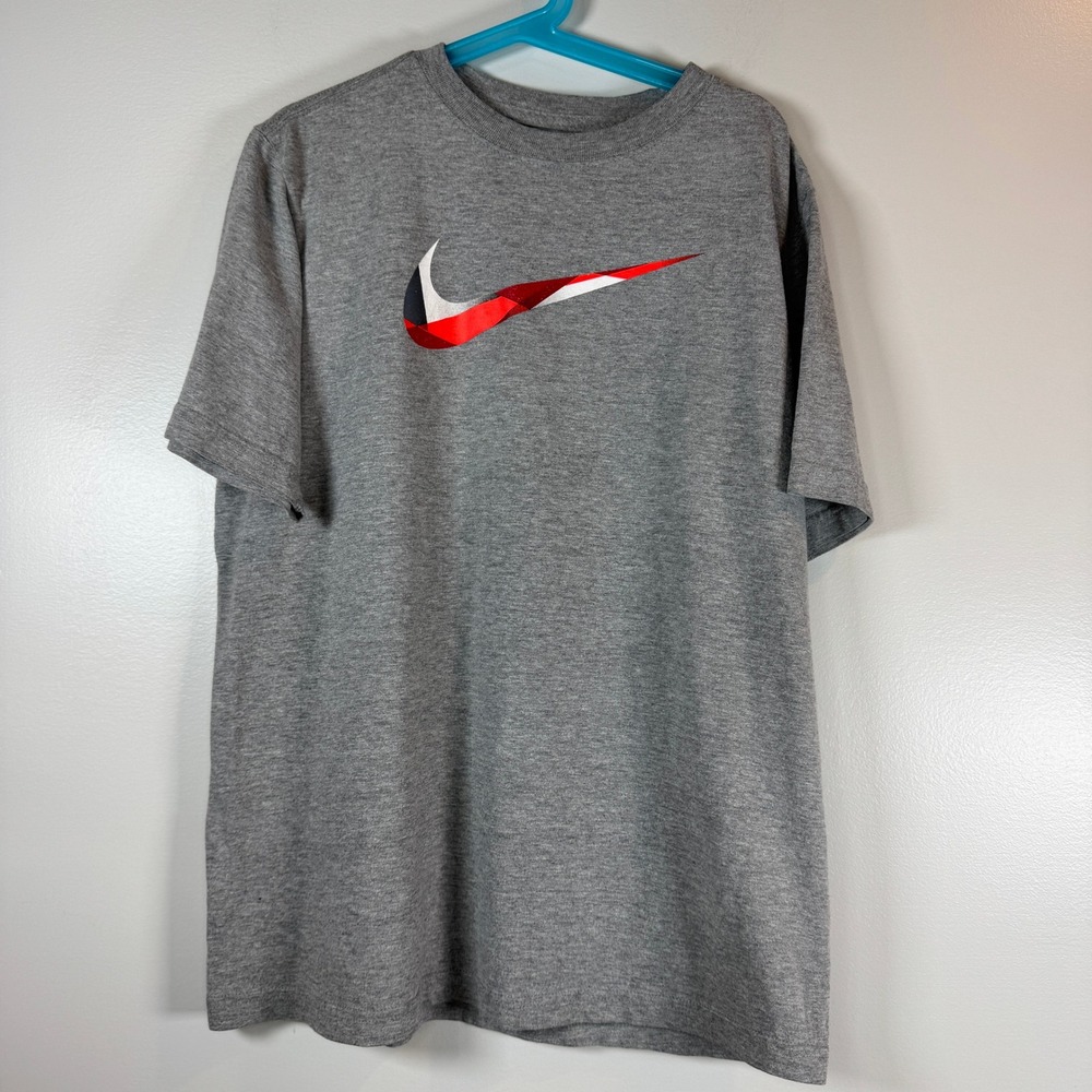 Nikeā T-Shirt Gray Swoosh Graphic Boys L Short Sleeve Crew Neck Tee Athletic